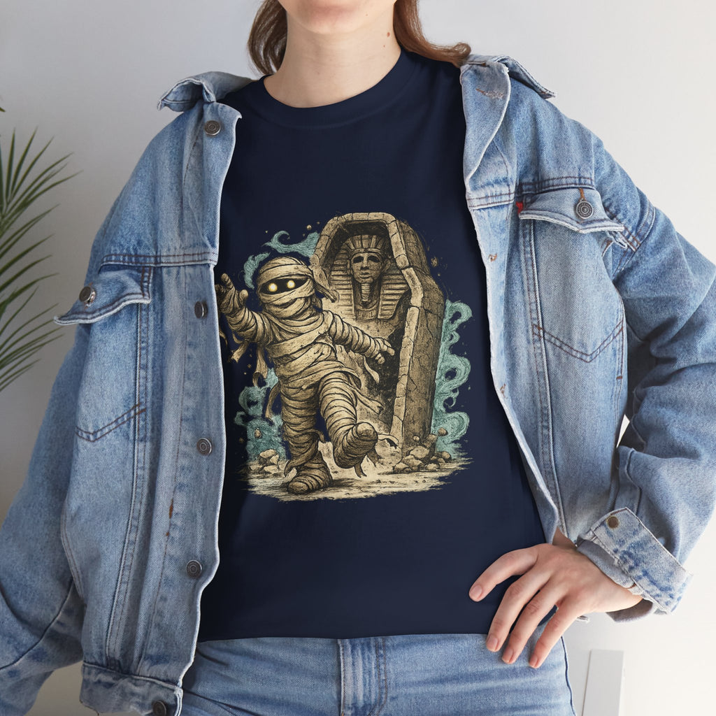 Playera Momia Ancestral · Vendas y Sarcófago de Otro Tiempo · Cute Cartoon Mummy Sarcophagus Halloween Tee