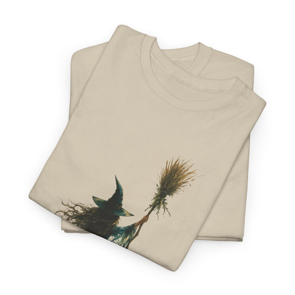 Playera Bruja Acuarela · Silueta Mística con Escoba · Regalo Gótico de Halloween
