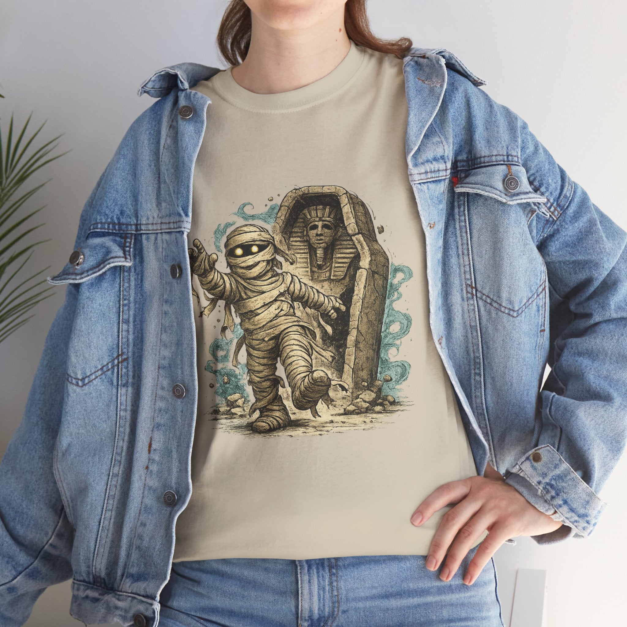 Playera Momia Ancestral · Vendas y Sarcófago de Otro Tiempo · Cute Cartoon Mummy Sarcophagus Halloween Tee