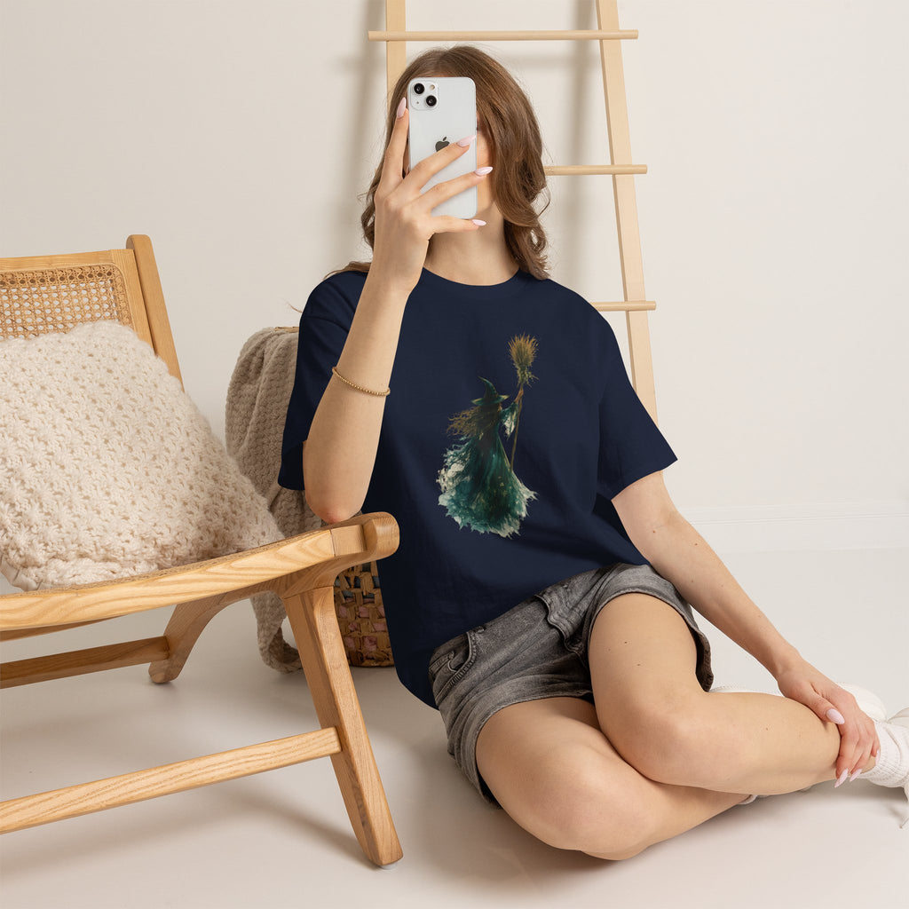 Playera Bruja Acuarela · Silueta Mística con Escoba · Regalo Gótico de Halloween